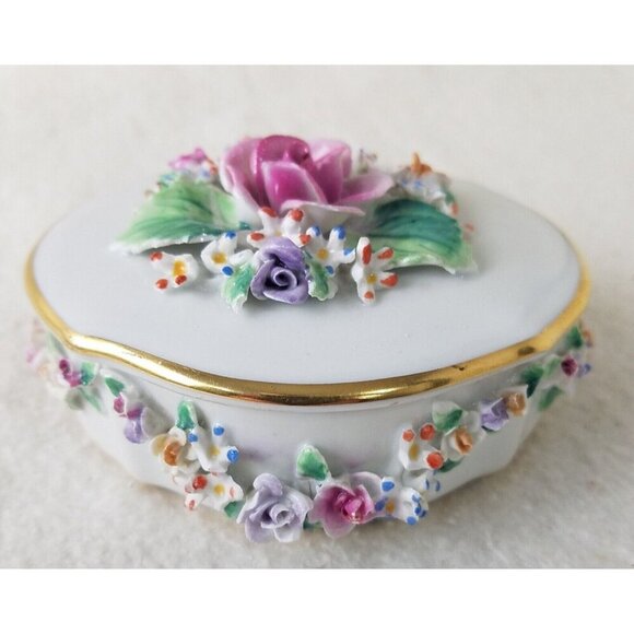 Porcelain Box Vintage Oval‎ Lid raised painted Floral motif Portugal white - Picture 2 of 9